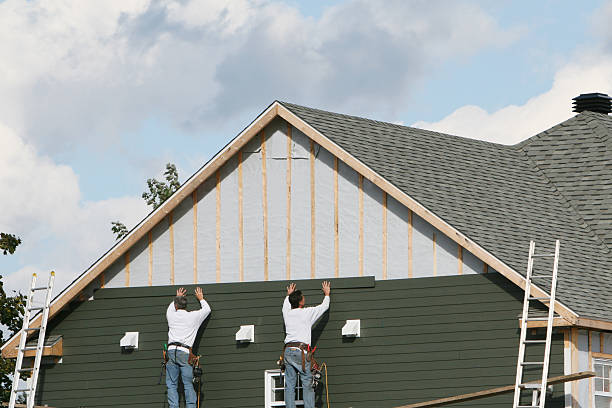 Professional Emergency Siding Repair technician working in Hauppauge, NY